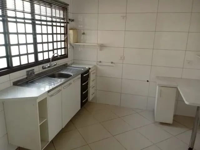 Imagem 6: Sobrado para Aluguel Tem 250 Metros Quadrados com 3 Quartos em Monte Castelo - Campo Grand