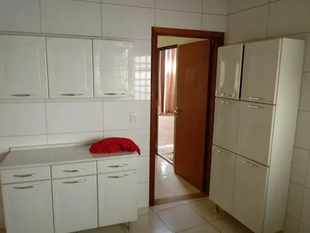 Imagem 13: Sobrado para Aluguel Tem 250 Metros Quadrados com 3 Quartos em Monte Castelo - Campo Grand