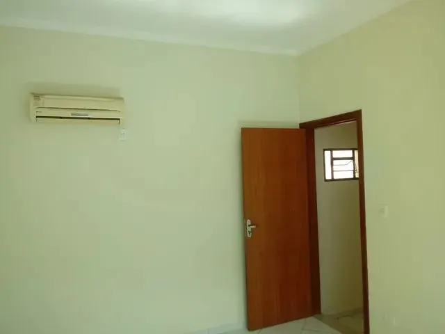 Imagem 11: Sobrado para Aluguel Tem 250 Metros Quadrados com 3 Quartos em Monte Castelo - Campo Grand