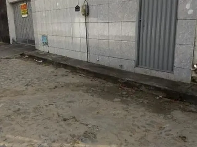 Imagem: A casa possui 3 Dormitórios, 2 Banheiros, 3 Vagas na