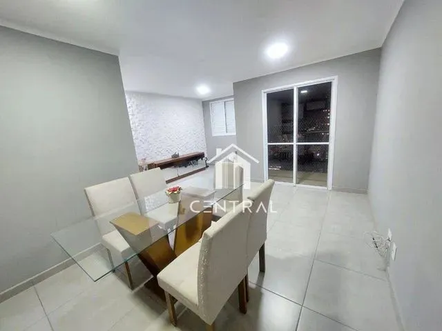 Imagem: O apartamento possui 2 Dormitórios, 1 Suíte, 2 Banheiros,