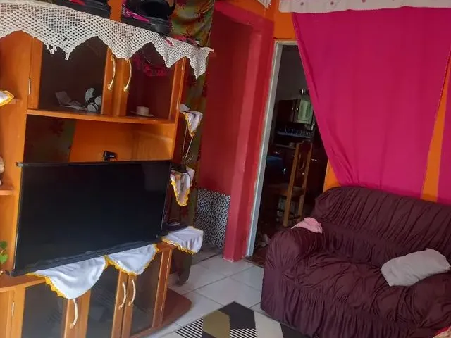 Imagem: A casa possui 2 Dormitórios, 1 Banheiro e está localizado