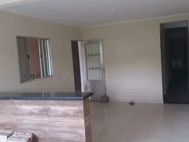 Imagem: A casa possui 2 Dormitórios, 1 Banheiro, Acomodam 3