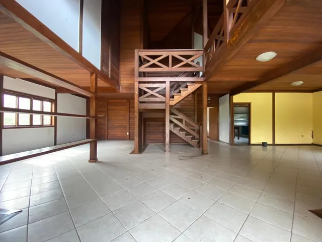 Imagem 2: SÍTIO COM BELÍSSIMA CASA DE CONSTRUÇÃO FORTE