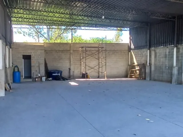 Imagem: GALPÃO FRENTE A PISTA PRINCIPAL!