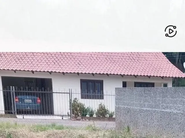 Imagem: A casa possui 2 Dormitórios, 1 Banheiro, 1 Vaga na