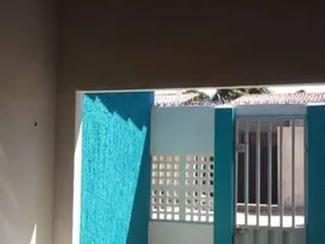 Imagem 2: Vendo , Troco Casa com 3 dormitórios