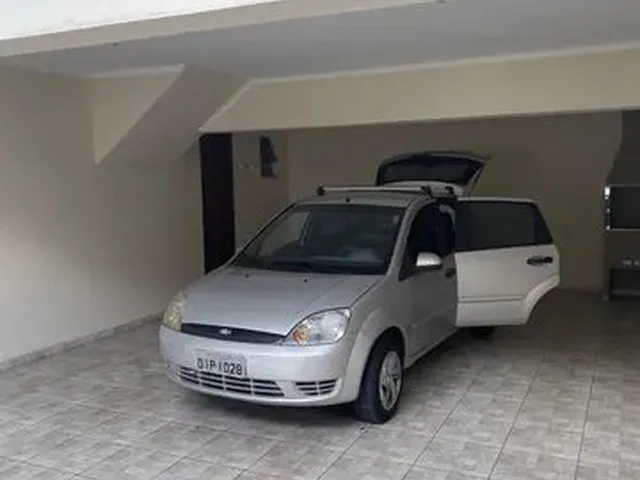 Imagem: A casa possui 3 Dormitórios, 1 Suíte, 3 Banheiros, 4