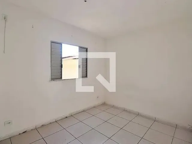 Imagem: A casa possui 1 Dormitório, 1 Banheiro, 1 Vaga na garagem,