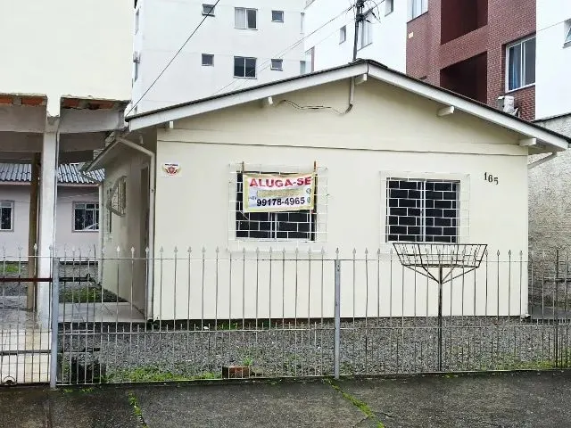 Imagem: Alugo Casa de 2 Quartos com Pátio com 1