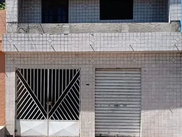 Imagem: A casa possui 3 Dormitórios, Acomodam 6 pessoas, 1 Vaga na