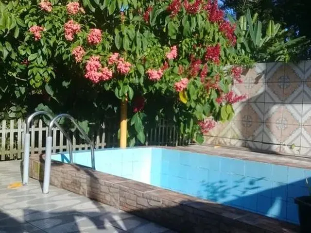 Imagem 1: Casa com Piscina - 3 Quartos / 2 Banheiros