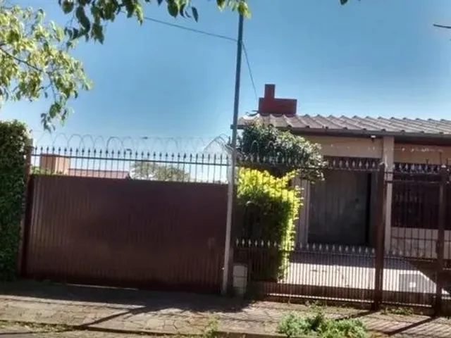 Imagem: Casa com 3 Dormitórios e Amplo Pátio com