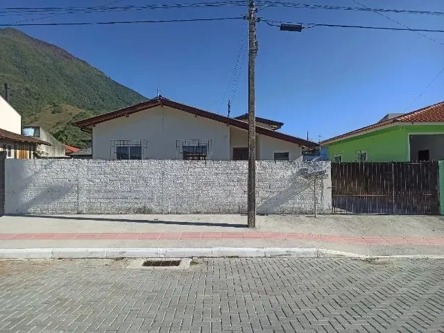 Imagem: Casa de 2 Quartos com Pátio na Praia do