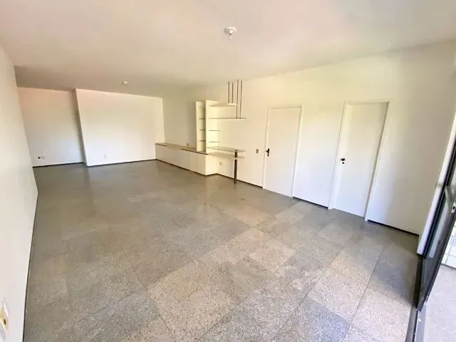 Imagem 2: Apartamento com 4 Dormitórios À Venda, 187 M² por R$ 1.050.000,00 - Meireles