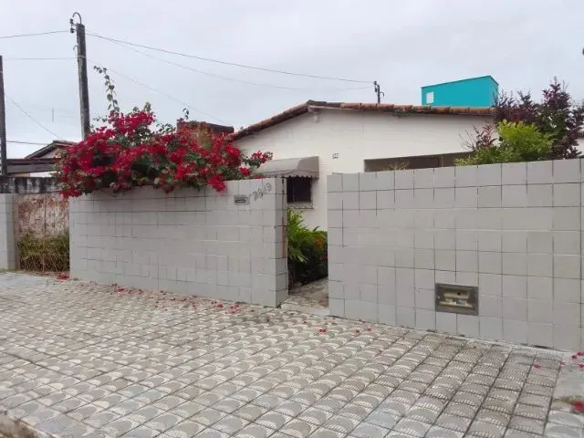 Imagem: Casa Padrão com Belo Jardim - Natal - Rio