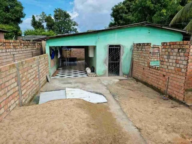 Imagem: Terreno com 2 Casa e 1 em Construção