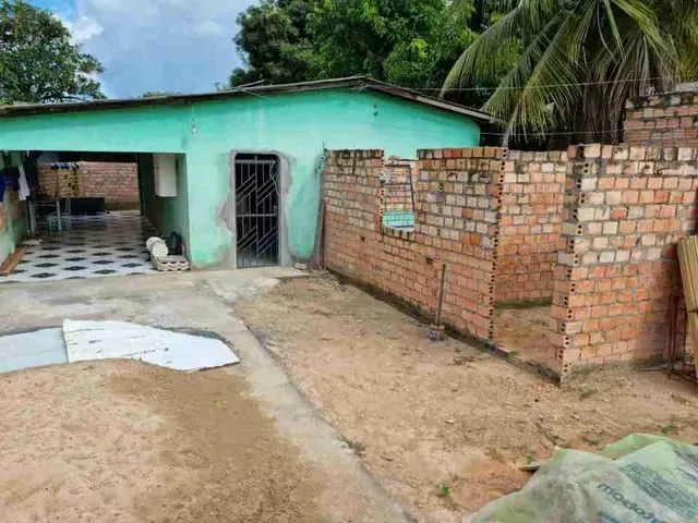 Imagem 2: Terreno com 2 Casa e 1 em Construção