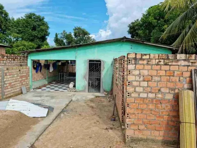 Imagem 3: Terreno com 2 Casa e 1 em Construção
