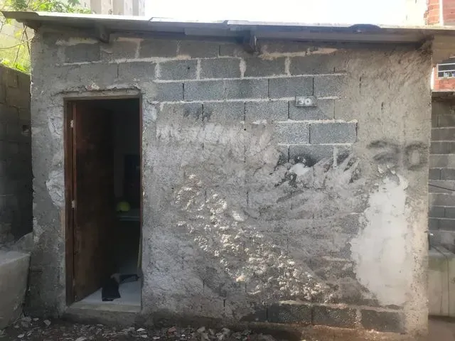 Imagem: A casa possui 3 Dormitórios, 1 Banheiro e está localizado