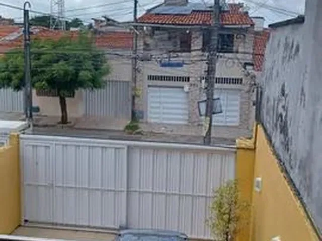 Imagem 1: Sobrado para Venda Possui 200 Metros Quadrados com 5 Quartos em Parangaba - Fortaleza - Ce