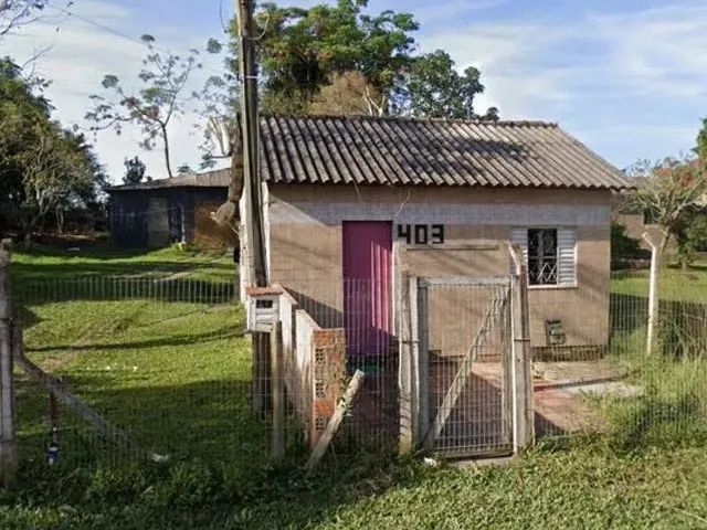 Imagem: A casa possui 2 Dormitórios, 1 Banheiro e está localizado