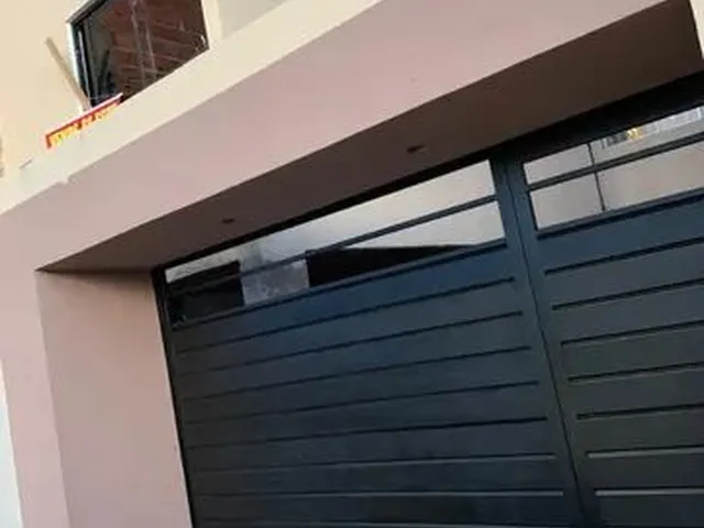 Imagem: A casa possui 4 Dormitórios, 2 Suítes, 3 Banheiros, 2