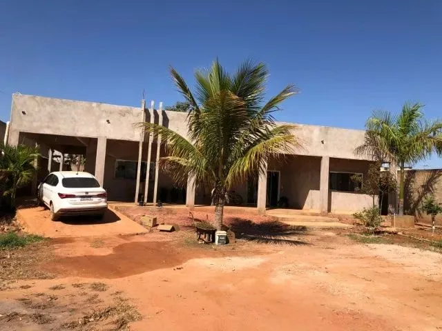 Imagem: Casa com 4 Suítes e Armários