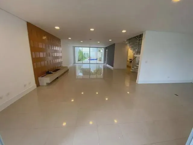 Imagem: A casa possui 4 Dormitórios, 4 Suítes, 5 Banheiros, 4