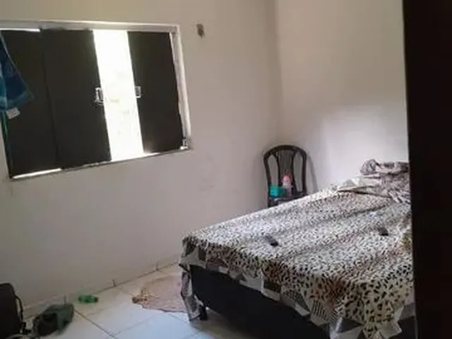Imagem: A casa possui 3 Dormitórios, 2 Suítes, 3 Banheiros, 5 Vagas