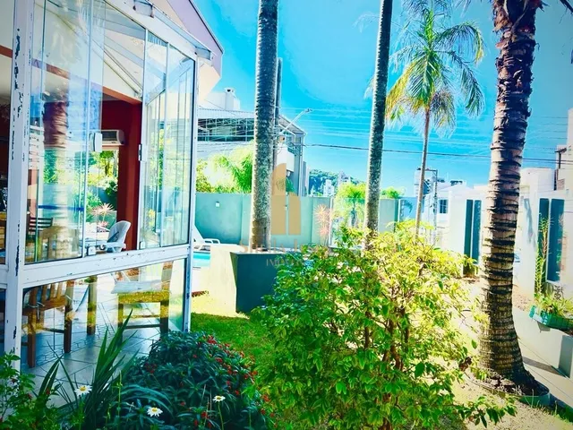 Imagem 2: Grande Casa de 5 Dorms + Suíte Master na Praia dos Amores!