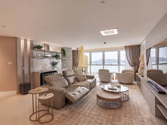 Imagem: O apartamento possui 3 Dormitórios, 3 Suítes, 4 Vagas na