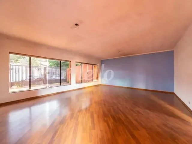 Imagem: A casa possui 4 Dormitórios, 2 Suítes, 5 Banheiros, 5