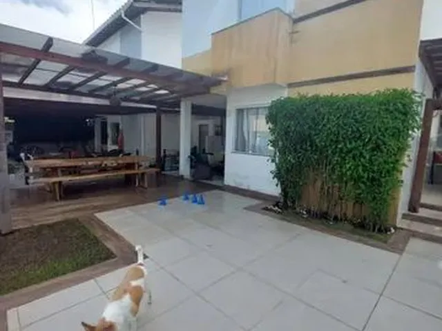 Imagem: Casa com 4/4 Sendo Três Suítes