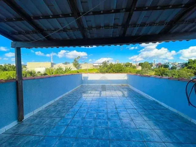 Imagem: A casa possui 4 Dormitórios, 3 Banheiros, 3 Vagas na