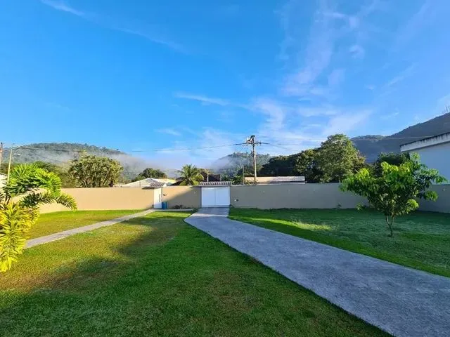 Imagem: A casa possui 5 Dormitórios, 5 Banheiros, 5 Vagas na