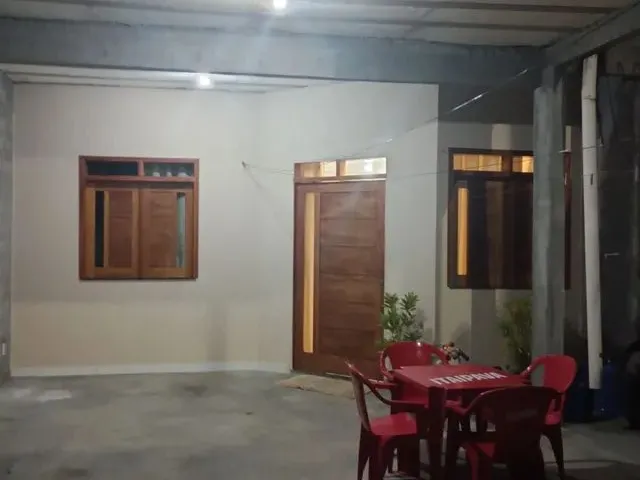 Imagem: A casa possui 3 Dormitórios, 2 Banheiros, 1 Vaga na