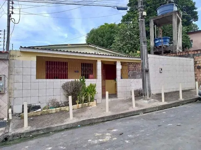 Imagem: A casa possui 4 Dormitórios, 1 Banheiro e está localizado