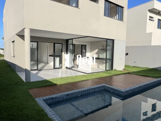 Imagem 9: Casa de Alto Padrão, Terreno Plano com 4 Suítes e Lazer Privativo