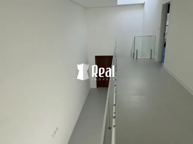Imagem 6: Casa de Alto Padrão, Terreno Plano com 4 Suítes e Lazer Privativo