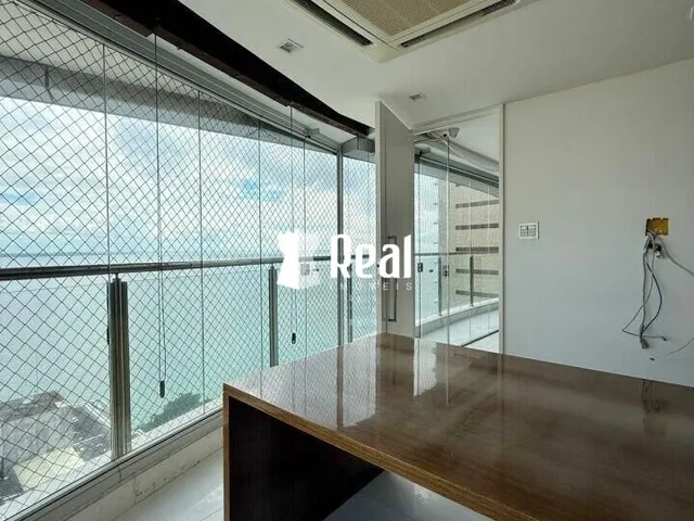 Imagem 7: Philleto Sobrinho: Alto Luxo com Píer Privativo e Vista Eterna no Corredor da Vitória