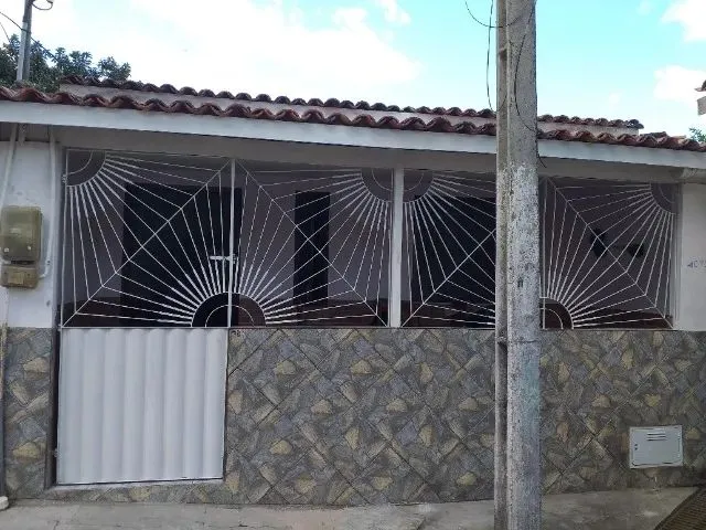 Imagem: A casa possui 2 Dormitórios, 1 Banheiro e está localizado