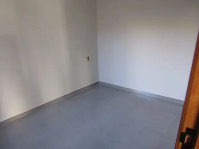 Imagem 3: Térrea para Aluguel com 70 Metros Quadrados com 3 Quartos em Jardim Caviúna - Rolândia