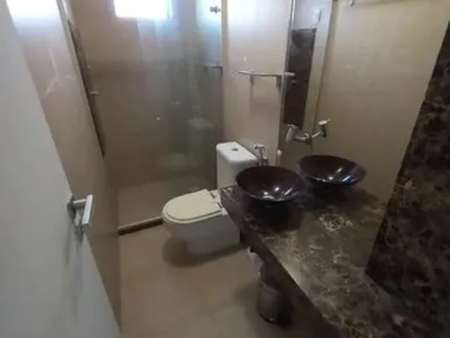 Imagem 2: Apartamento para Aluguel com 3 Quartos em Intermares