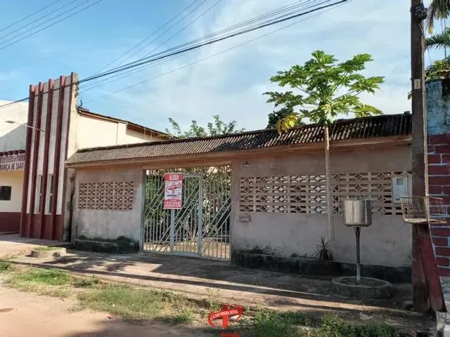 Imagem: A casa possui 2 Dormitórios, 2 Banheiros, 1 Vaga na