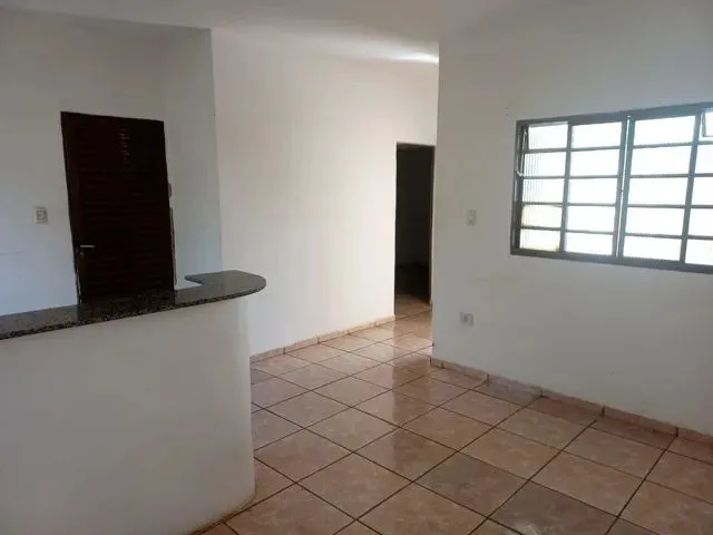 Imagem 1: Alugo - R$ 900,00 - Bairro Tiradentes