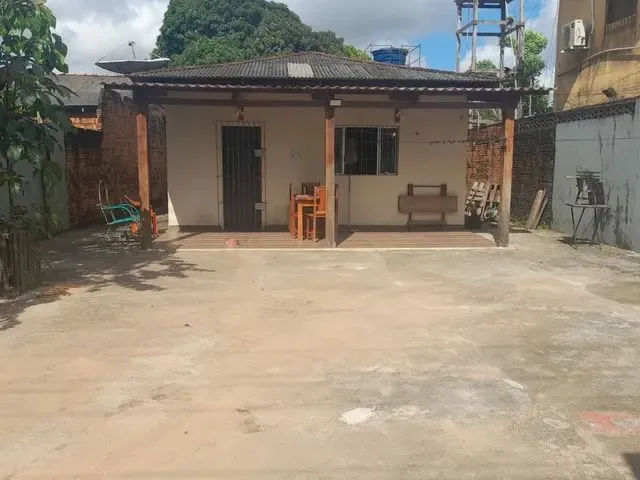 Imagem: A casa possui 2 Dormitórios, 1 Banheiro, 4 Vagas na