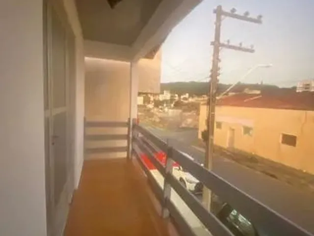 Imagem 3: Aluga-Se Um Apartamento em Siderópolis com 4 Quartos e 1 Banheiro