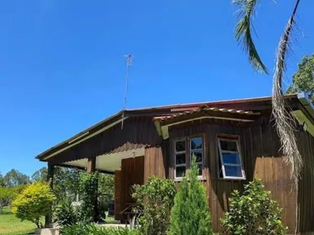 Imagem: Vendo Sítio com Casa, Piscina, Pomar e
