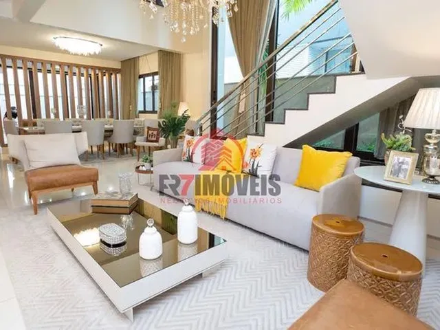 Imagem: A casa possui 4 Dormitórios, 4 Suítes, 2 Banheiros, 4